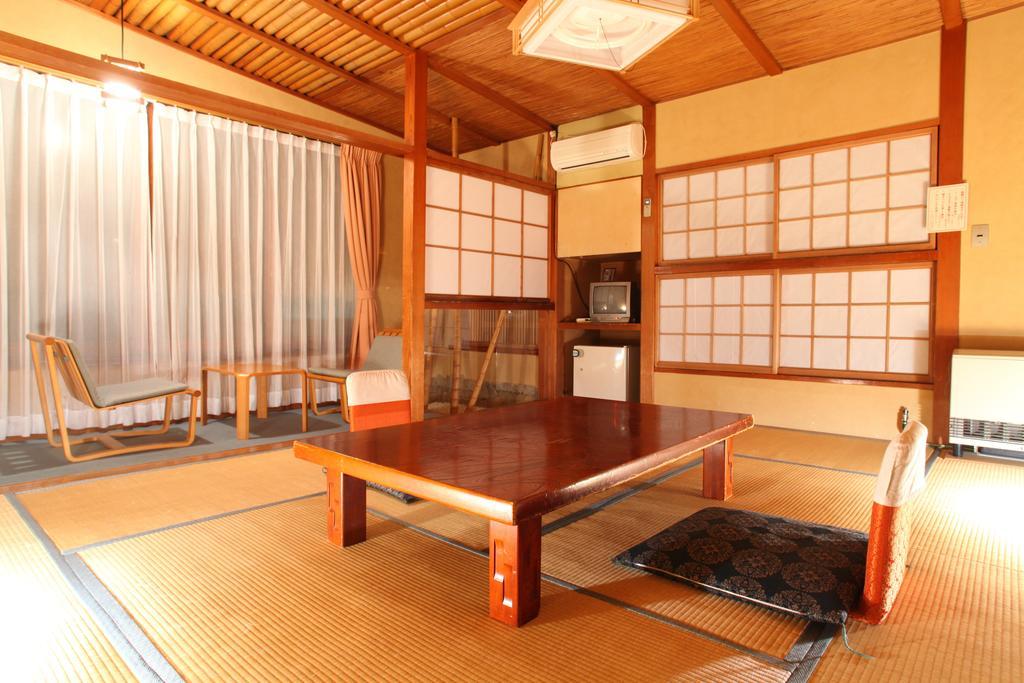 Hatsunoyu Yamanouchi  Camera foto