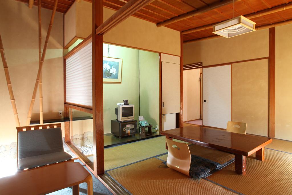 Hatsunoyu Yamanouchi  Camera foto
